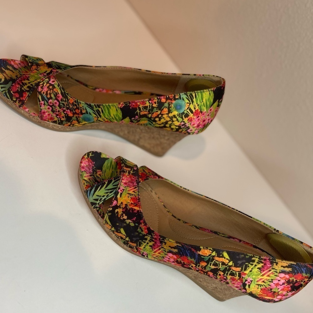 DexFlex Comfort~Vibrant Floral Criss Cross Open Toe Cork Wedge Shoes~Size 8.5 - Picture 9 of 15